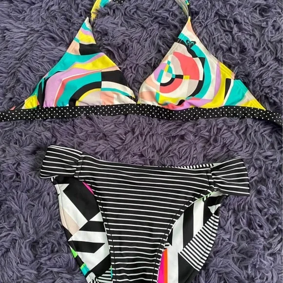 Colorful Roxy Geometric Bikini Set - Picture 2 of 4